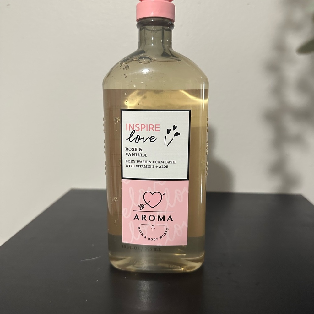 Bath and body works AROMA Pink and Cream Body Wash Spa-Like Experience